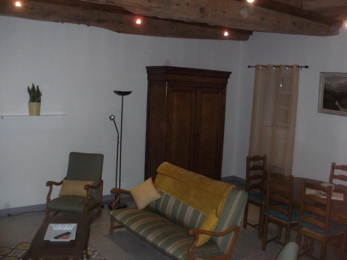 Hotel Grange Dans Ancien Corps De Ferme Bellengreville  Exteriér fotografie